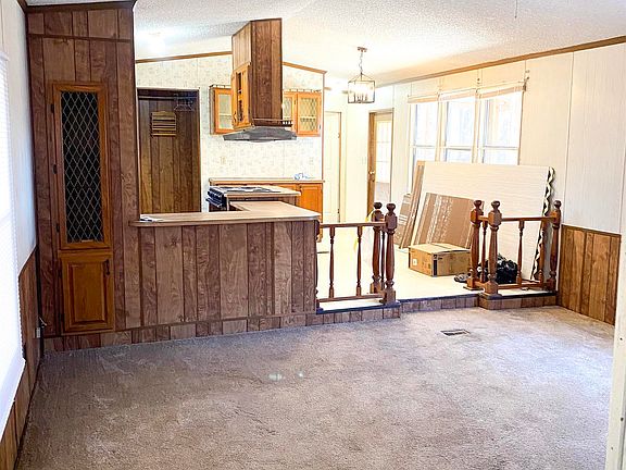 3rd image of 146 Garrett Dr