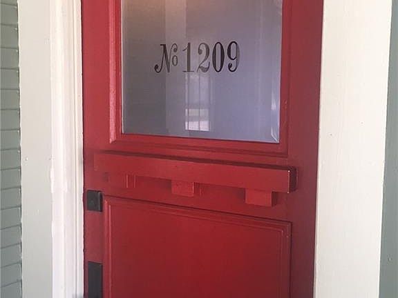 3rd image of 1209 W Mill St