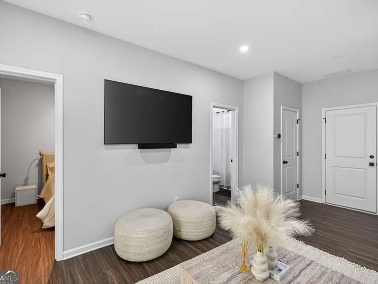 1445 Creekside Cir — Photo 30