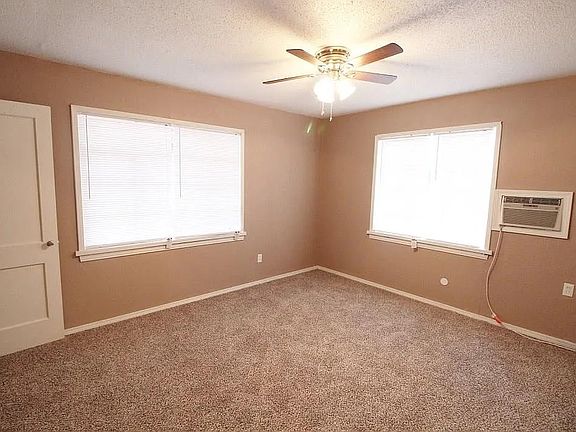 4th image of 1825 Elm Dr