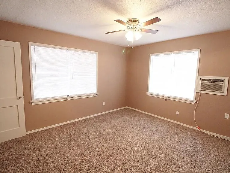 1825 Elm Dr — Photo 4