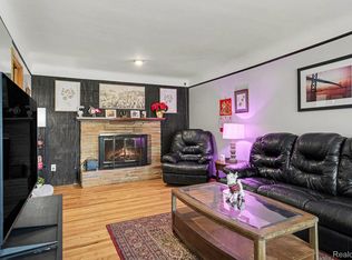 26751 Newport Ave, Warren, MI 48089