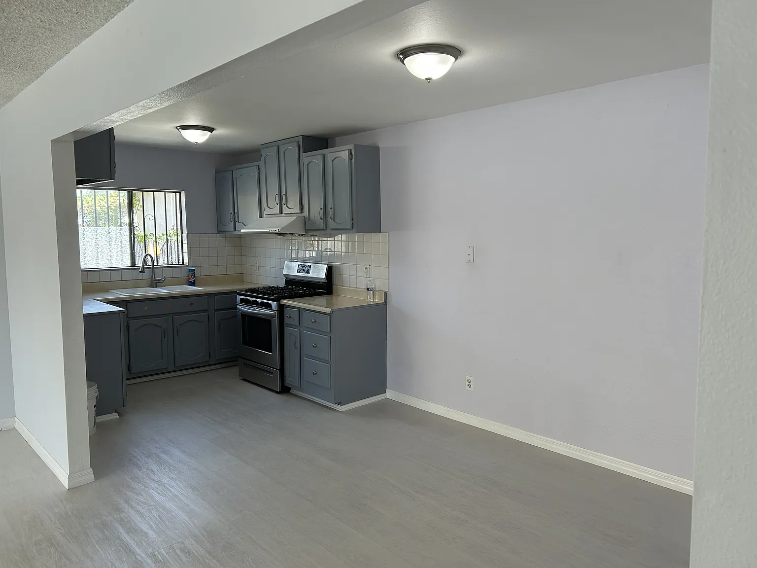 2 bed, 1.5 bath, 900 sqft, $2,500 — Photo 3