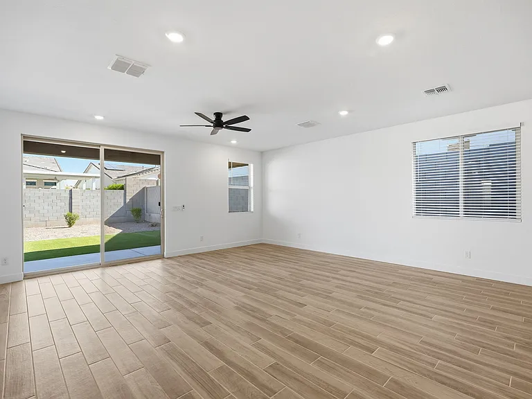 21435 W Meadowbrook Ave — Photo 4