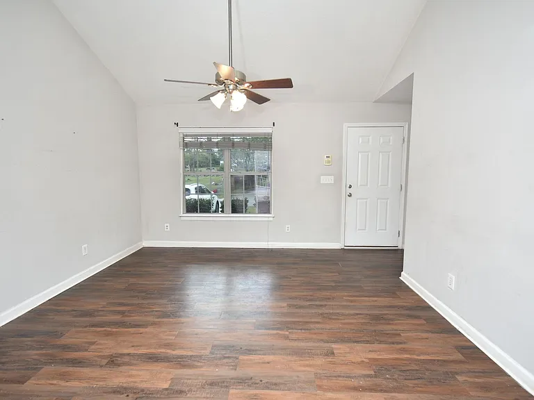 3544 Mutimer Dr — Photo 4