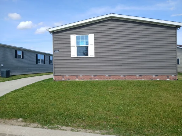 58130 Brookside Dr #92, New Haven, MI 48048
