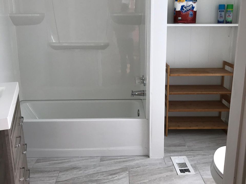 1st image of 139 E Market St #1