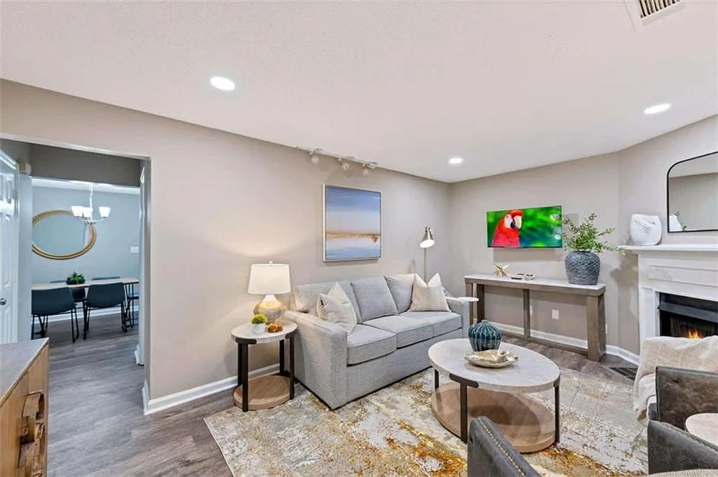 3 bed, 2.5 bath, 1800 sqft, $4,650 — Photo 1
