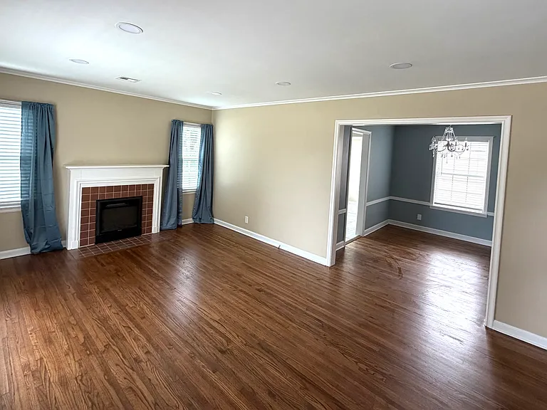 301 S College Ave — Photo 3