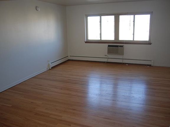 4th image of 9219 Jill Ln APT 2E