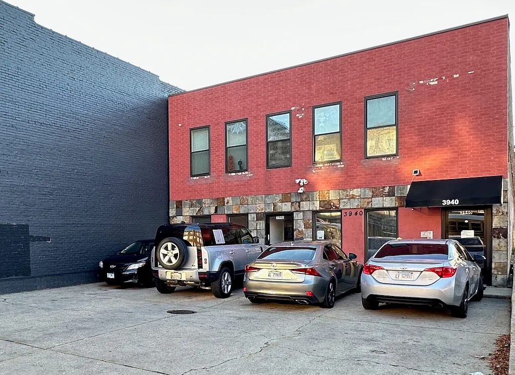 Amazing Studio, 1 Bath at Pulaski + Irving Park Road (Old Irving Park) — Photo 1