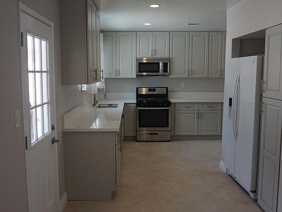 3rd image of 6659 Glade Ave