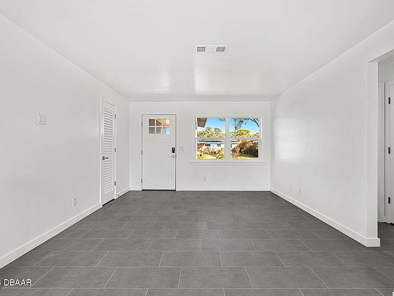 5th image of 235 Eyre Ave