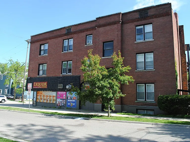 1032 Vaughn St — Photo 1
