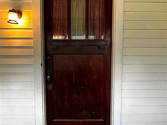 4th image of 2735 E Dexter Ave