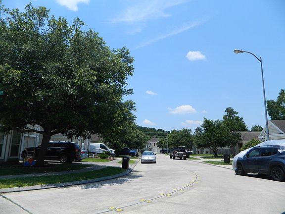 3rd image of 16619 Hodgefield Ln