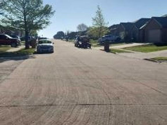 Exterior Neighborhood (street photo)