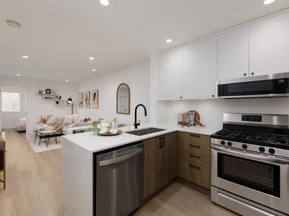 688 E 16th Ave, Vancouver, BC V5T 2V4
