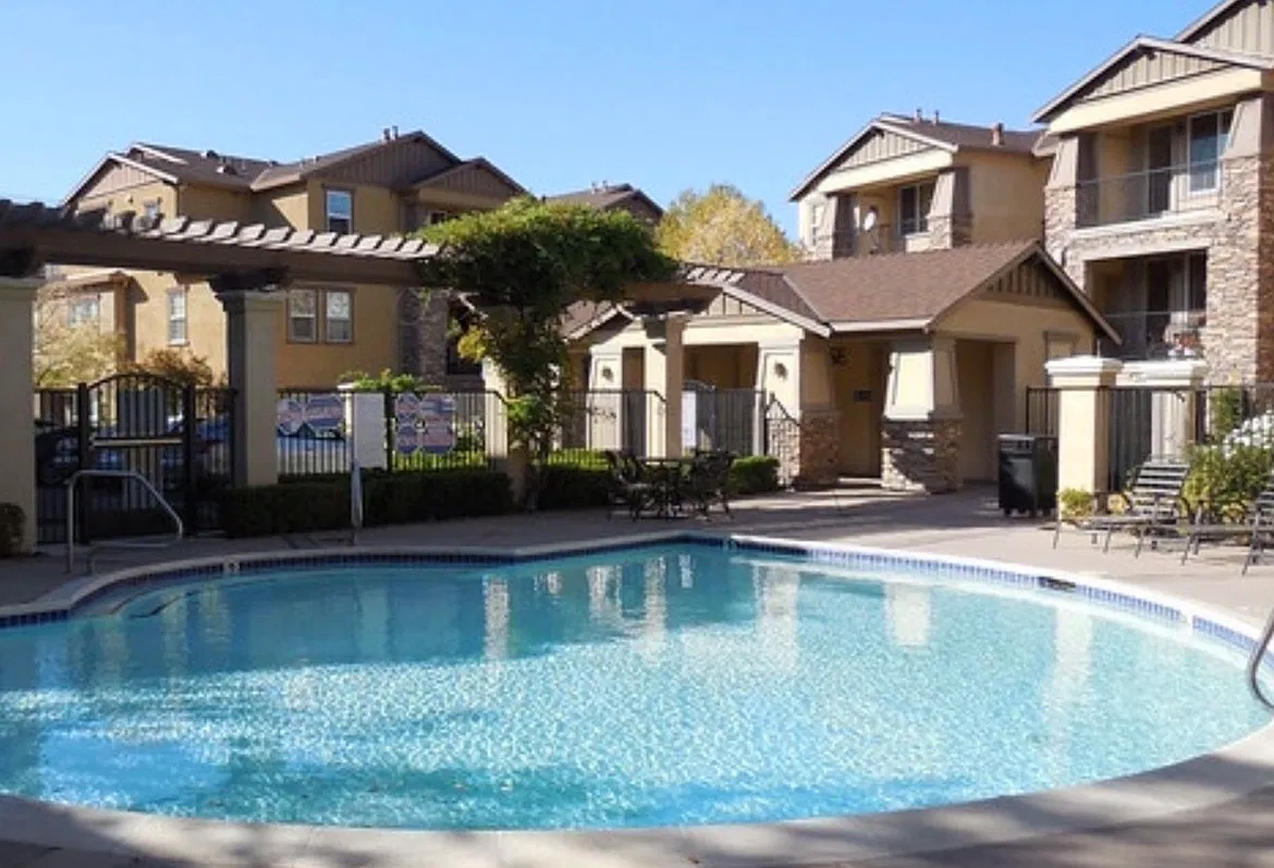 1 bed, 816 sqft, $1,900 — Photo 1