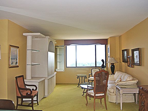 2nd image of 27010 Grand Central Pkwy APT 8P