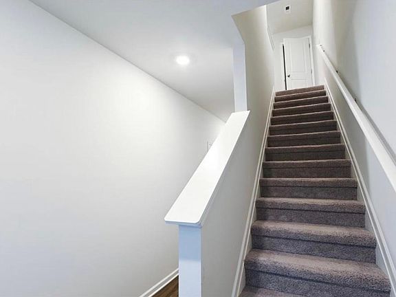 5th image of 120 Village Green Dr
