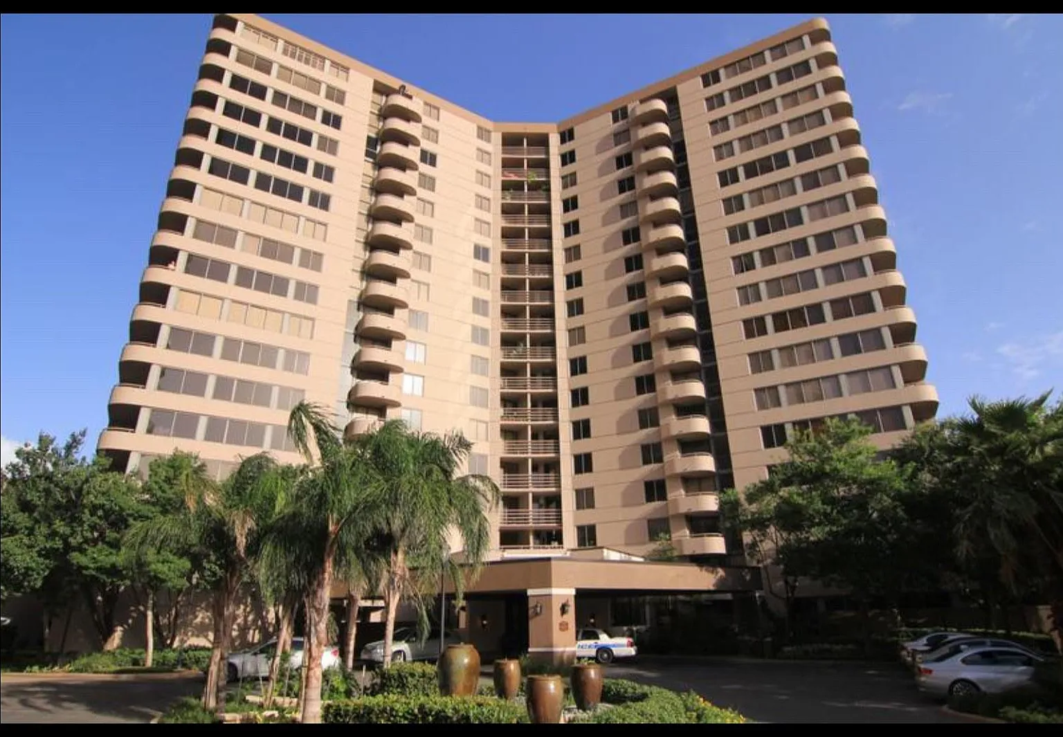 1 bed, 1.0 bath, 776 sqft, $1,300 — Photo 1