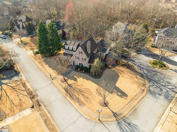 2nd image of 15 Knightsbridge Dr