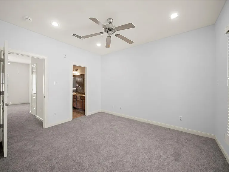 202 McGowen St #F — Photo 19