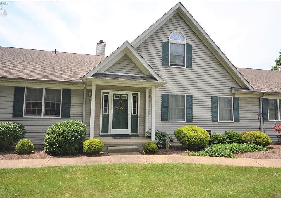 1st image of 4037 Woodlands Dr