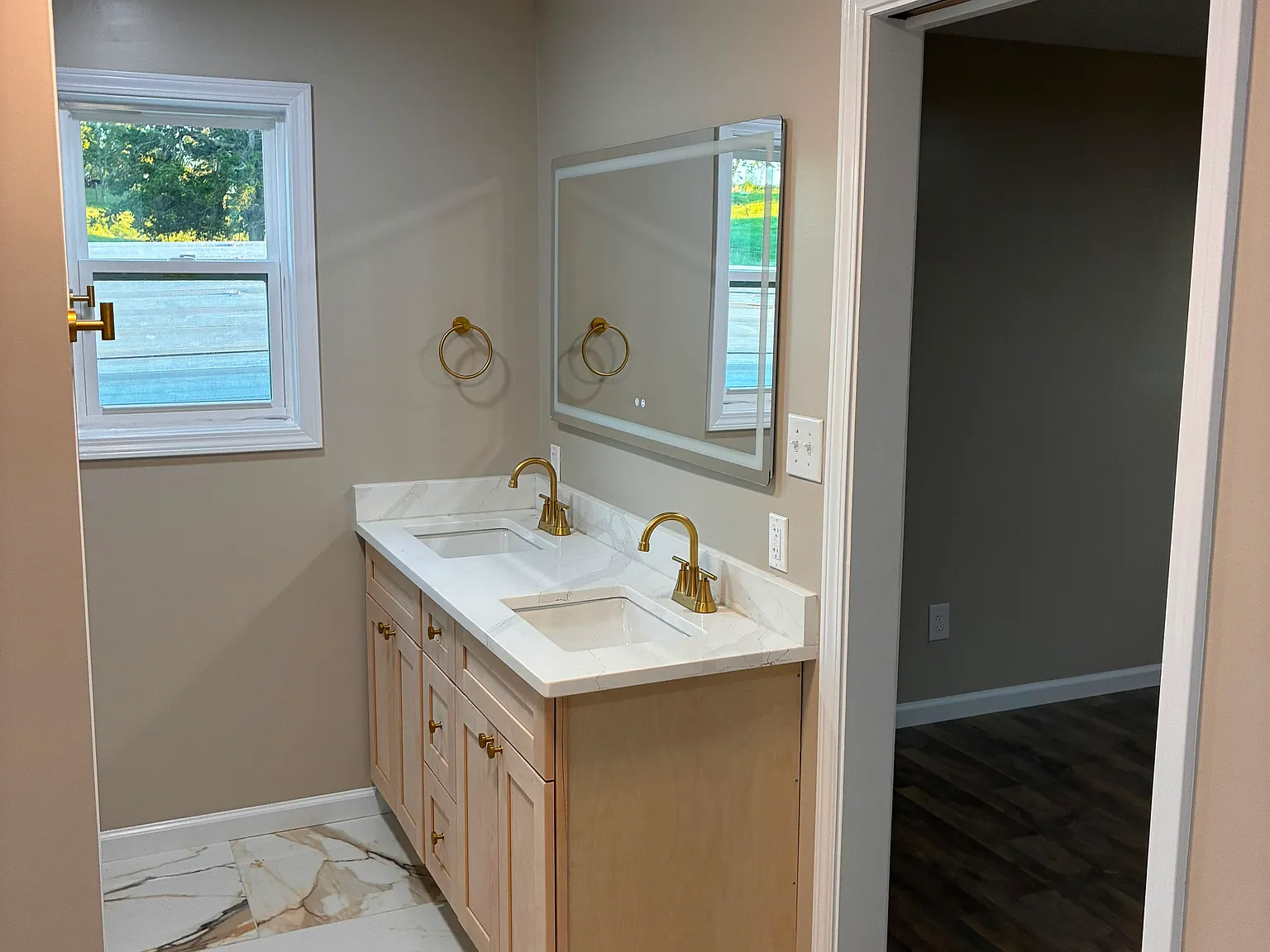 3 bed, 2.5 bath, 1560 sqft, $1,900 — Photo 3