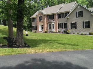 16 Zellers Rd, Long Valley, NJ 07853