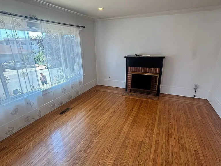 3218 School St — Photo 2