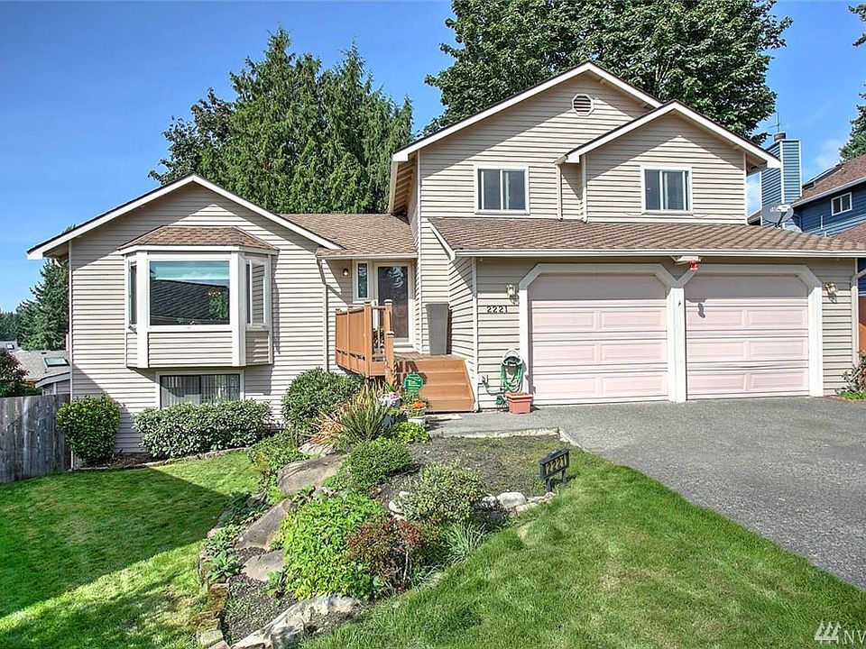 Welcome home to Summerwind! This spacious 4 bedroom, 3.5 bath home is just a short commute to the Eastside. Located on a quiet cul-de-sac in a well-established community, this home has a beautiful hardwood floor entry, vaulted ceilings in the formal living which is open to the dining room for the perfect entertaining space. The eat-in kitchen is bathed in natural light from the skylight and skywall window and opens to a lower level family room. The finished basement can be used as an in-law suite, complete with a kitchenette, full bath, large bedroom with multiple closets and a rec room that has a slider to the back yard. 