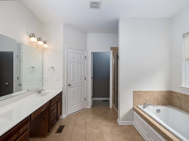 1204 Beech Hollow Dr — Photo 17
