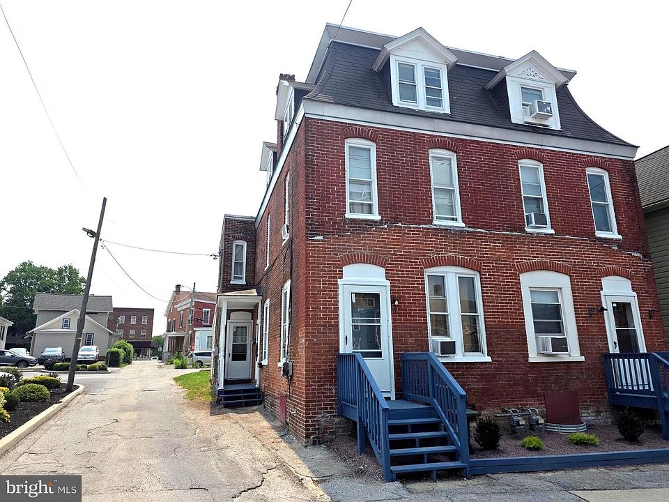 1st image of 131 E Chestnut St #133