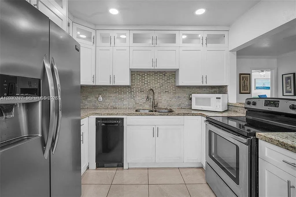 3 bed, 1357 sqft, $3,840 — Photo 4