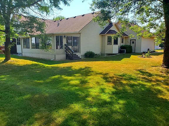 3rd image of 6052 Oak Creek Dr