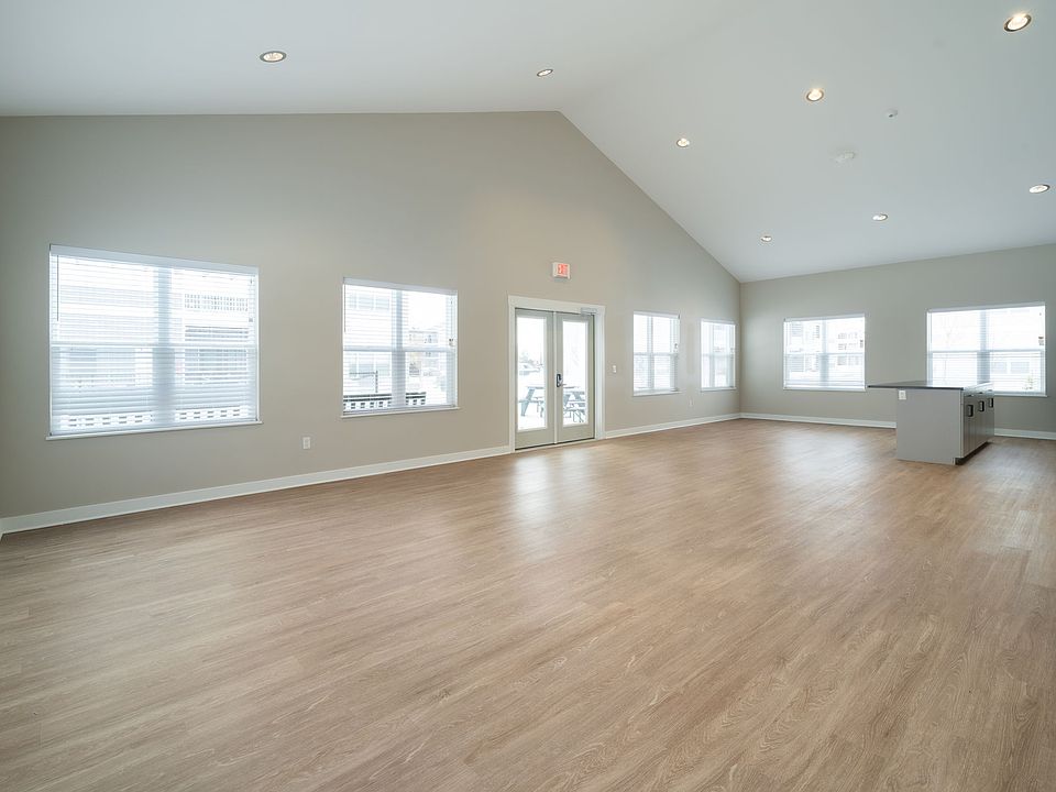 7-web-or-mls-2111-heyboer-dr_12092024
