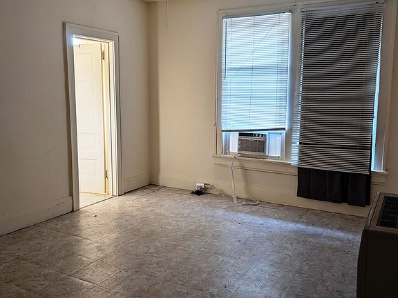 4th image of 1713 Nash St NW #C