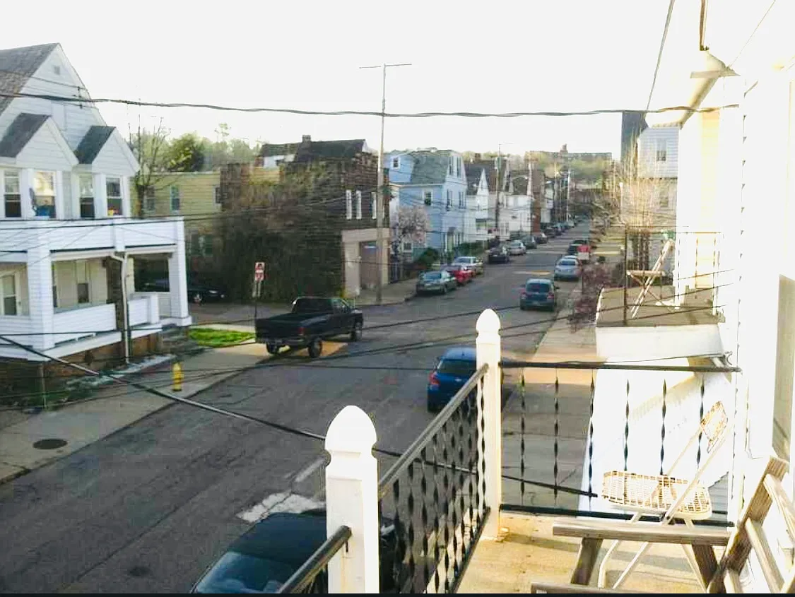 1926 E 123rd St — Photo 3