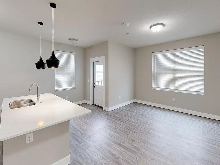 801 W Cedar St — Photo 24