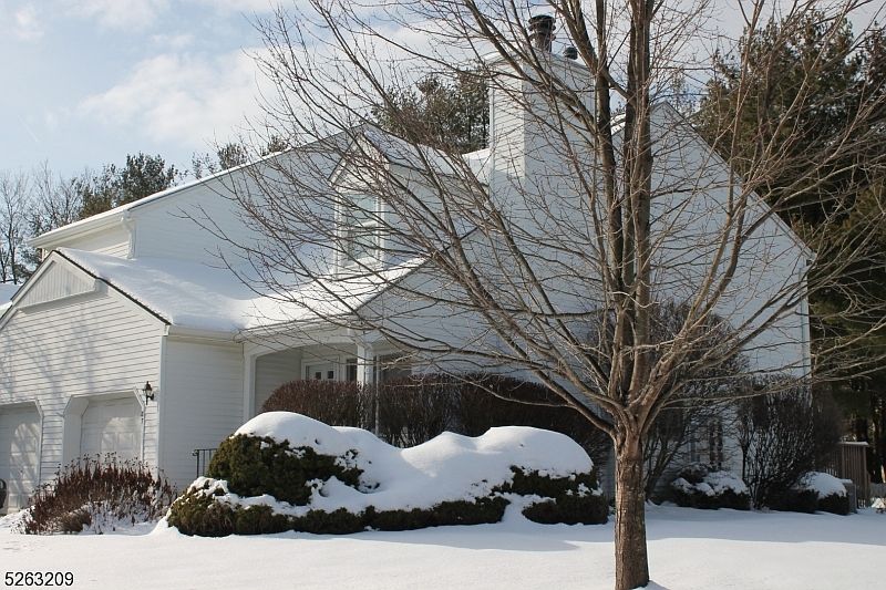 1st image of 87 Carriage Ln