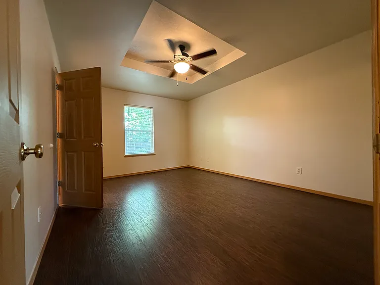 1453 S Lone Pine Ave — Photo 17