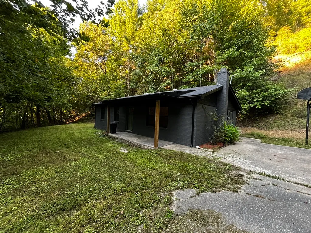 3 bed, $1,400 — Photo 4