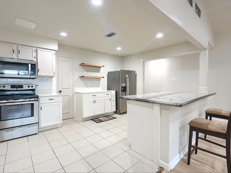 1273 Valencia Ln — Photo 7