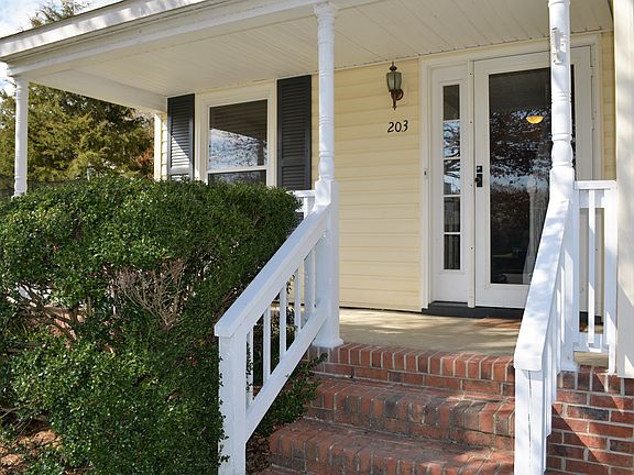 3rd image of 203 Clifton Ct