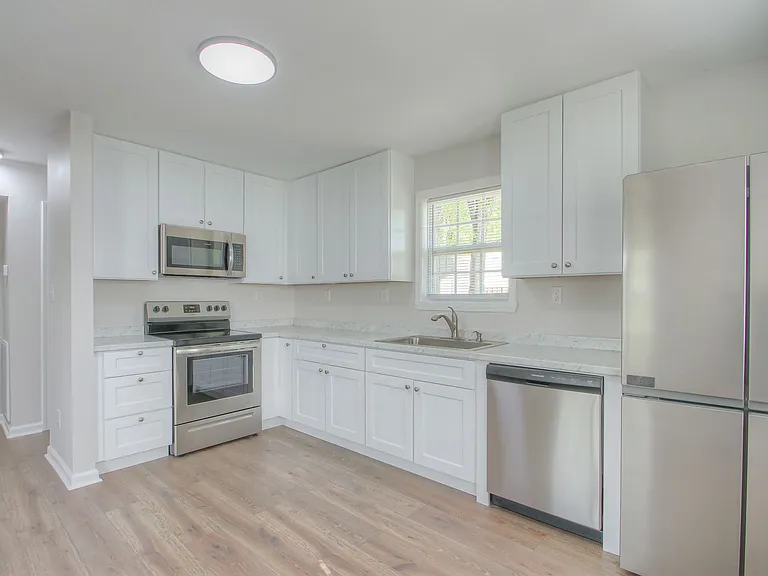 350 Beechcroft Rd #6 — Photo 1
