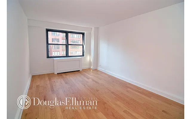 Sold by Douglas Elliman | media 21