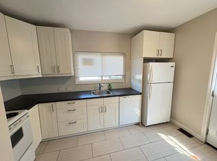 71 Barnesdale Blvd #2, Hamilton, ON L8M 2V5