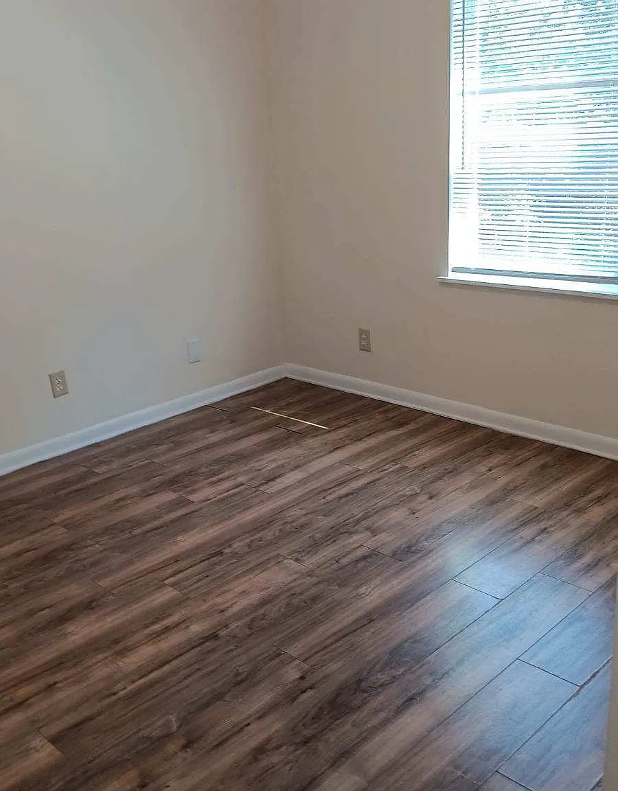 1833 Loyola Ave — Photo 2